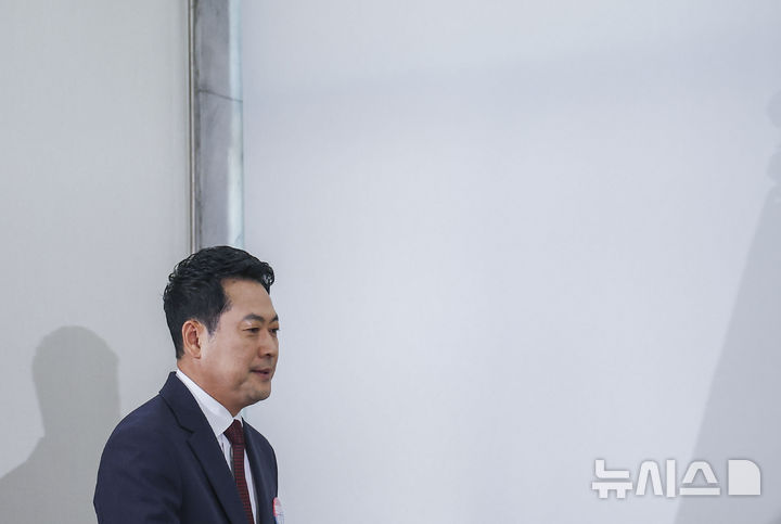 [서울=뉴시스] 정병혁 기자 = 장동혁 국민의힘 대표가 29일 서울 여의도 국회에서 열린 최고위원회의에 참석하고 있다. 2026.06.29. jhope@newsis.com