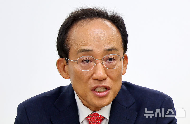 [대구=뉴시스] 이무열 기자 = 추경호 대구시장 당선인이 29일 대구 동구 대구콘텐츠센터에서 열린 민선 9기 인수위 정책제안 전달식에서 발언하고 있다. 2026.06.29. lmy@newsis.com