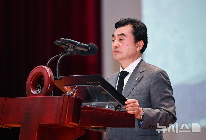 [평택=뉴시스] 김종택 기자 = 안규백 국방부 장관이 29일 경기 평택시 포승읍 해군 제2함대 사령부에서 열린 '제2연평해전 승전 24주년 기념식'에서 기념사를 하고 있다. (공동취재) 2026.06.29. photo@newsis.com