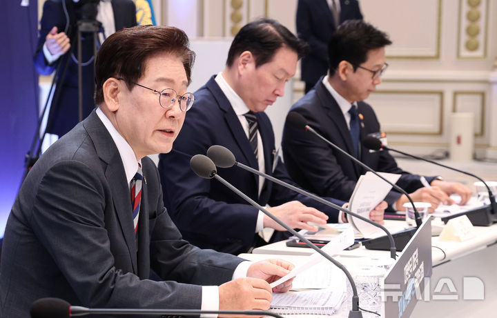 [서울=뉴시스] 조성봉 기자 = 이재명 대통령이 29일 청와대 영빈관에서 열린 ‘대한민국 대도약 3대 메가프로젝트 국민보고회’에서 발언하고 있다. 2026.06.29. suncho21@newsis.com