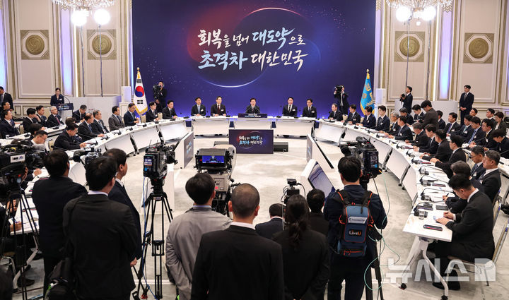 [서울=뉴시스] 조성봉 기자 = 이재명 대통령이 29일 청와대 영빈관에서 열린 ‘대한민국 대도약 3대 메가프로젝트 국민보고회’에서 발언하고 있다. 2026.06.29. suncho21@newsis.com