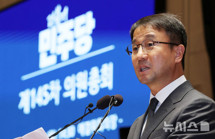 [서울=뉴시스] 고범준 기자 = 한병도 더불어민주당 대표 직무대행 겸 원내대표가 29일 서울 여의도 국회에서 열린 의원총회에서 발언하고 있다. 2026.06.29. bjko@newsis.com