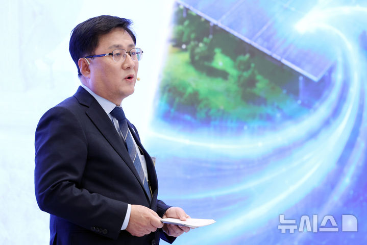 [서울=뉴시스] 조성봉 기자 = 김성환 기후에너지환경부 장관이 29일 청와대 영빈관에서 열린 ‘대한민국 대도약 3대 메가프로젝트 국민보고회’에서 정책 발표를 하고 있다. 2026.06.29. suncho21@newsis.com