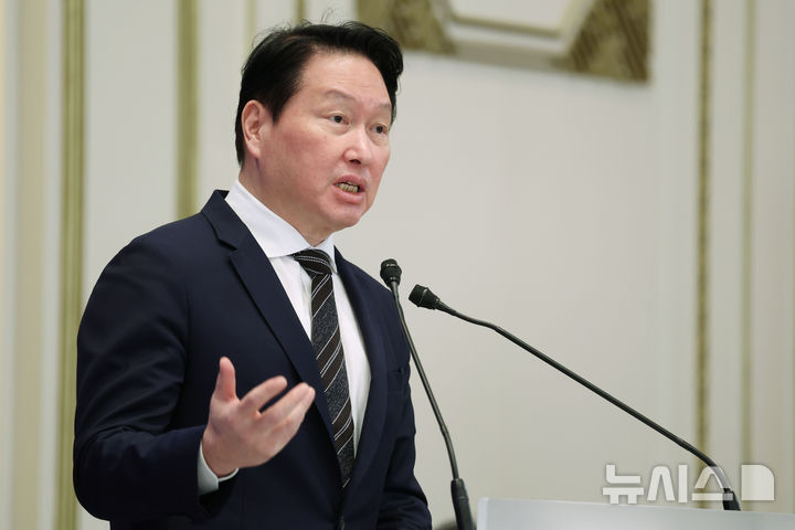 [서울=뉴시스] 조성봉 기자 = 최태원 SK 회장이 29일 청와대 영빈관에서 열린 ‘대한민국 대도약 3대 메가프로젝트 국민보고회’에서 투자 계획 발표를 하고 있다. 2026.06.29. suncho21@newsis.com