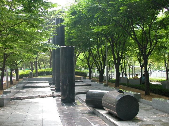 정보원, 무한공간-미완공간, 1994, 한국산업은행 전산센터 (서울 여의도), 작가 제공 *재판매 및 DB 금지