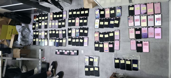 [대전=뉴시스] 해외 발신 번호를 국내 번호로 변작한 11명이 사용한 휴대전화.(사진=대전경찰청 제공) 2026.06.30. photo@newsis.com *재판매 및 DB 금지