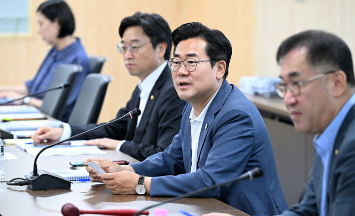 [인천=뉴시스] 박찬대 인천시장 당선인이 28일 연수구 G타워 8층에서 민선9기 인천시장직 인수위원회 전체회의에 참석해 발언하고 있다. (사진=인수위 제공) 2026.06.28. photo@newsis.com *재판매 및 DB 금지