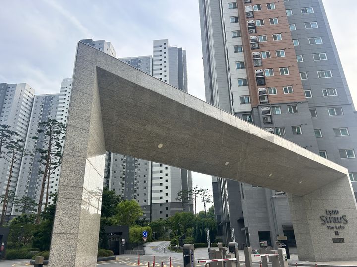 [서울=뉴시스] 정재훈 인턴기자 = 화성시 동탄구 여울동 '동탄역린스트라우스' 아파트 전경. 2026.06.30. photo@newsis.com *재판매 및 DB 금지