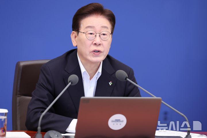 [서울=뉴시스] 최동준 기자 = 이재명 대통령이 30일 청와대에서 열린 국무회의 겸 비상경제점검회의에서 발언하고 있다. 2026.06.30. photocdj@newsis.com