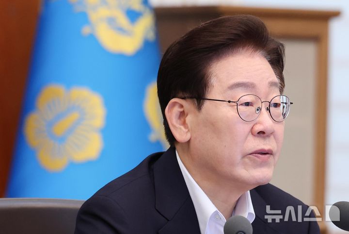 [서울=뉴시스] 최동준 기자 = 이재명 대통령이 30일 청와대에서 열린 국무회의 겸 비상경제점검회의에서 발언하고 있다. 2026.06.30. photocdj@newsis.com