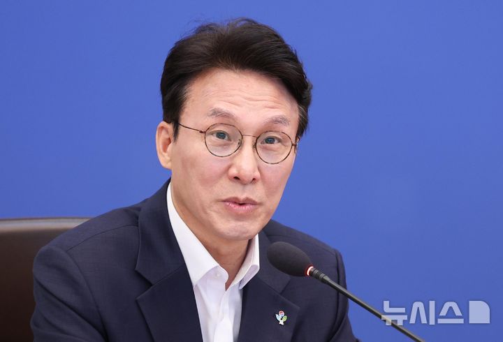 [서울=뉴시스] 최동준 기자 = 김민석 국무총리가 30일 청와대에서 열린 국무회의 겸 비상경제점검회의에서 발언하고 있다. 2026.06.30. photocdj@newsis.com