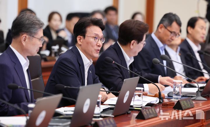 [서울=뉴시스] 최동준 기자 = 김민석 국무총리가 30일 청와대에서 열린 국무회의 겸 비상경제점검회의에서 발언하고 있다. 2026.06.30. photocdj@newsis.com