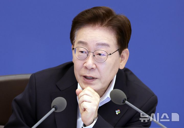 [서울=뉴시스] 최동준 기자 = 이재명 대통령이 30일 청와대에서 열린 국무회의 겸 비상경제점검회의에서 발언하고 있다. 2026.06.30. photocdj@newsis.com