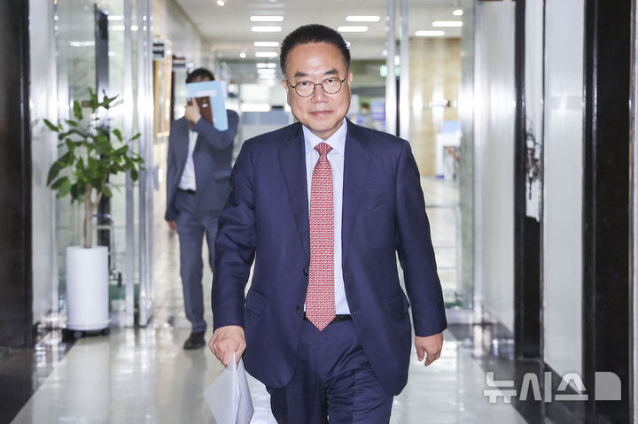 [서울=뉴시스] 정병혁 기자 = 서범수 지방선거 국조특위 야당 간사가 30일 서울 여의도 국회 행정안전위원장실에서 열린 여야 국조특위 간사회동에 참석하고 있다. 2026.06.30. jhope@newsis.com