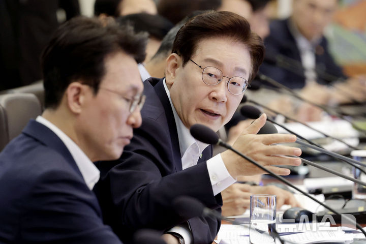 [서울=뉴시스] 최동준 기자 = 이재명 대통령이 30일 청와대에서 열린 국무회의 겸 비상경제점검회의에서 발언하고 있다. 2026.06.30. photocdj@newsis.com