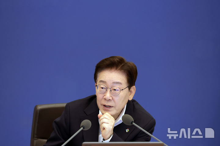[서울=뉴시스] 최동준 기자 = 이재명 대통령이 30일 청와대에서 열린 국무회의 겸 비상경제점검회의에서 발언하고 있다. 2026.06.30. photocdj@newsis.com