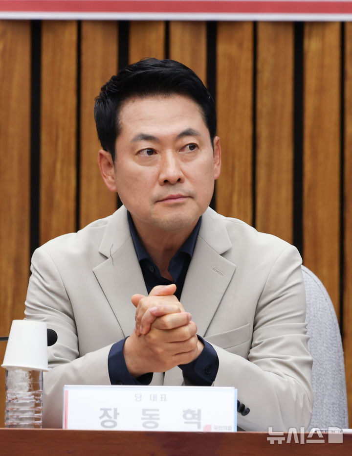 [서울=뉴시스] 김근수 기자 = 장동혁 국민의힘 대표가 30일 오후 서울 여의도 국회에서 열린 부정ㆍ무능 선관위 해체 수준의 쇄신 및 재선거 촉구를 위한 청년ㆍ대학생 시국 대토론회에 참석해 있다. 2026.06.30. ks@newsis.com