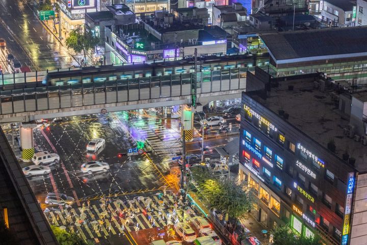 [서울=뉴시스] 사진 대상 가을비 내리는 건대입구역. (자료=서울교통공사 제공) 2026.07.01. photo@newsis.com *재판매 및 DB 금지