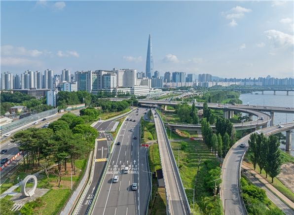 [서울=뉴시스] 올림픽대로 남단 전망대형 졸음쉼터 전경. (사진=서울시 제공) 2026.07.01. photo@newsis.com *재판매 및 DB 금지