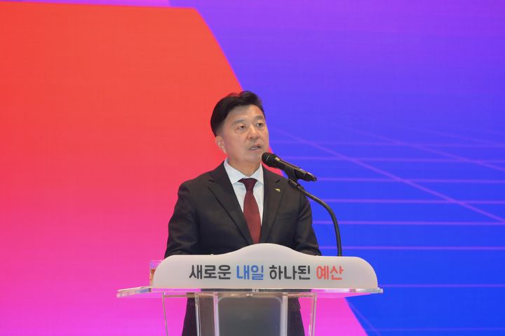 [예산=뉴시스] 최재구 충남 예산군수가 1일 윤봉길체육관에서 취임사를 하고 있다. (사진=태안군 제공) 2026.07.01. photo@newsis.com&nbsp; *재판매 및 DB 금지