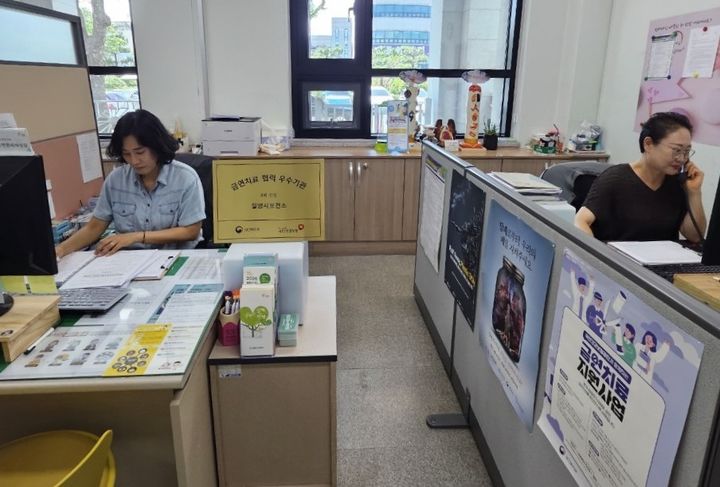 [밀양=뉴시스] 금연 상담사가 보건소 금연클리닉에서 금연 상담을 하고 있다. (사진=밀양시 제공) 2026.07.01. photo@newsis.com *재판매 및 DB 금지