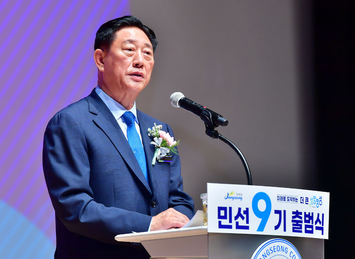 [장성=뉴시스] 김한종 전남광주통합특별시 장성군수가 1일 열린 민선9기 출범식에서 취임사를 하고 있다. (사진 = 장성군 제공) 2026.07.01. photo@newsis.com *재판매 및 DB 금지