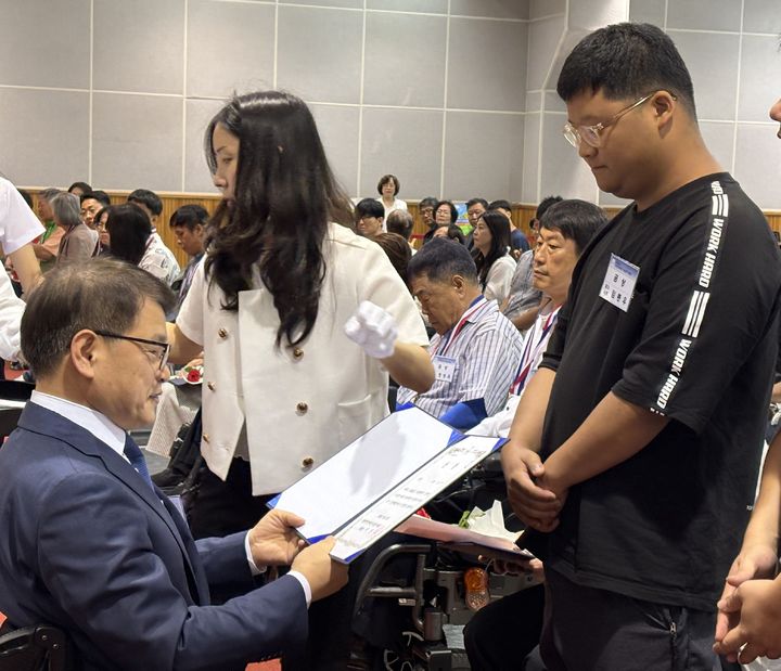 [대전=뉴시스]밀알복지관 제과제빵훈련반 훈련생들이 올해 대전시 장애인기능경기대회 제과제빵 부문에 참가해 금, 은, 동상을 수상하는 성과를 거뒀다. 2026. 07. 01 photo@newsis.com *재판매 및 DB 금지