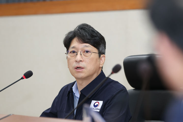 [서울=뉴시스]홍지선 국토교통부 제2차관 1일 오후 서울시 구로구 철도교통관제센터를 방문해 여름철 재난에 대비한 철도 안전운행 대응체계를 점검했다고 밝혔다. (사진=국토부 제공) 2026. 7. 1. *재판매 및 DB 금지