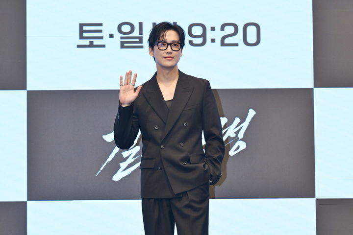 [서울=뉴시스] 배우 남궁민이 1일 서울 구로구 더세인트에서 열린 KBS 2TV 새 토일드라마 '결혼의 완성' 제작발표회에서 포즈를 취하고 있다. (사진=KBS 제공) 2026.07.01. photo@newsislcom *재판매 및 DB 금지