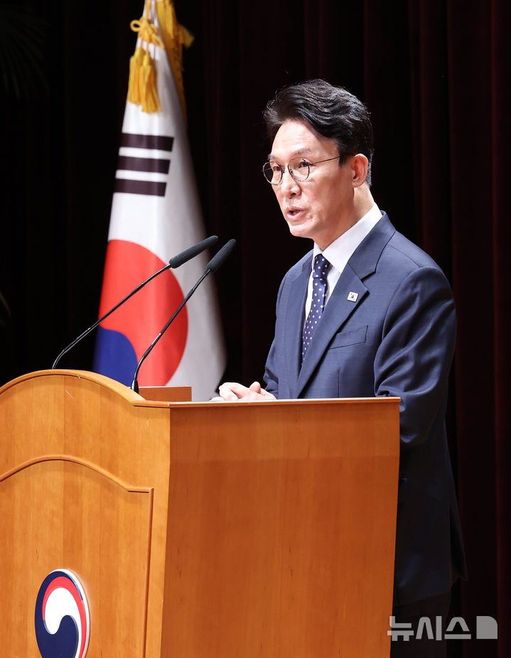 [서울=뉴시스] 조수정 기자 = 김민석 국무총리가 1일 오전 서울 종로구 정부서울청사에서 열린 제49대 국무총리 이임식에서 이임사를 하고 있다. 2026.07.01. chocrystal@newsis.com