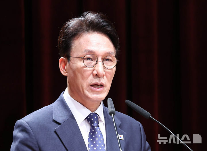 [서울=뉴시스] 조수정 기자 = 김민석 국무총리가 1일 오전 서울 종로구 정부서울청사에서 열린 제49대 국무총리 이임식에서 이임사를 하고 있다. 2026.07.01. chocrystal@newsis.com