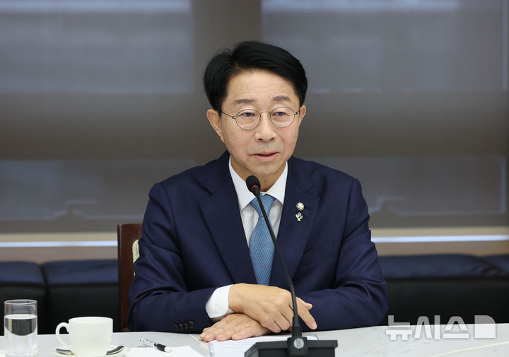 [서울=뉴시스] 김금보 기자 = 조정식 국회의장이 1일 오전 서울 중구 대한상공회의소에서 열린 '국회의장-대한상공회의소 경제대도약 간담회'에서 발언을 하고 있다. 2026.07.01. kgb@newsis.com