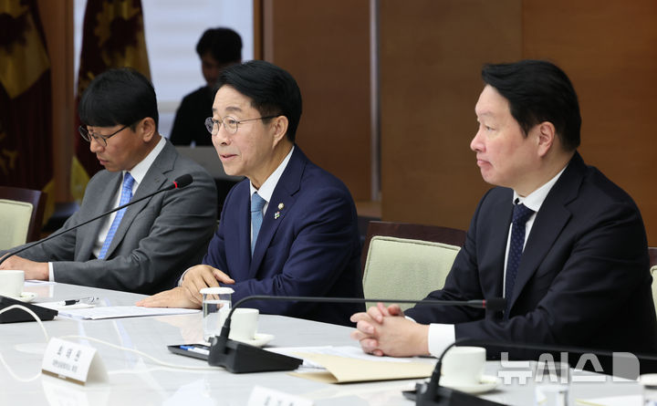 [서울=뉴시스] 김금보 기자 = 조정식 국회의장이 1일 오전 서울 중구 대한상공회의소에서 열린 '국회의장-대한상공회의소 경제대도약 간담회'에서 발언하고 있다. 2026.07.01. kgb@newsis.com
