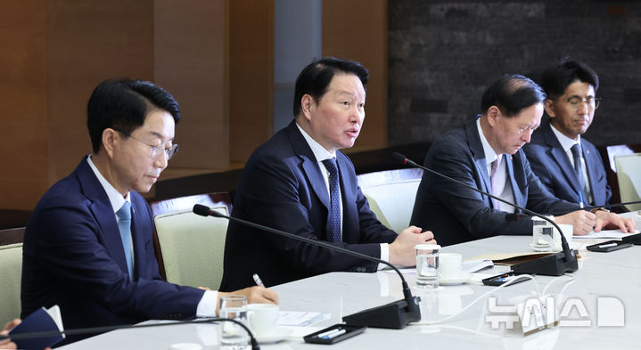[서울=뉴시스] 김금보 기자 = 최태원 대한상공회의소 회장이 1일 오전 서울 중구 대한상공회의소에서 열린 '국회의장-대한상공회의소 경제대도약 간담회'에서 발언하고 있다. 2026.07.01. kgb@newsis.com