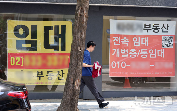 [서울=뉴시스] 이영환 기자 = 지난 1일 오후 서울시내의 한 거리의 상점에 임대 안내문이 게시되어 있다. (사진은 기사와 직접 관련이 없습니다.) 2026.07.18. 20hwan@newsis.com