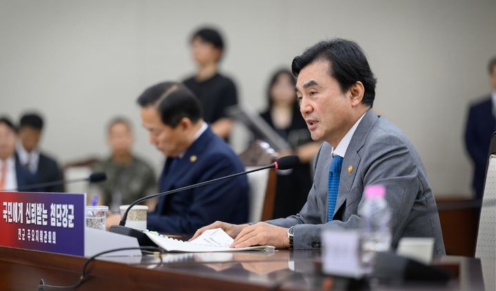 [서울=뉴시스] 안규백 국방부 장관이 지난 1일 서울 용산구 국방부에서 열린 2026년 전반기 전군주요지휘관회의에서 발언하고 있다. (사진=국방부 제공) 2026.07.01. photo@newsis.com *재판매 및 DB 금지
