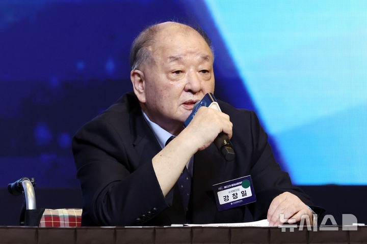 [인천=뉴시스] 조성봉 기자 = 강창일 민주평화통일자문회의 수석부의장이 1일 인천 인스파이어 리조트에서 열린 '제22기 민주평통 유라시아 지역회의 평화공존 정책 대화'에서 발언하고 있다. 2026.07.01. suncho21@newsis.com