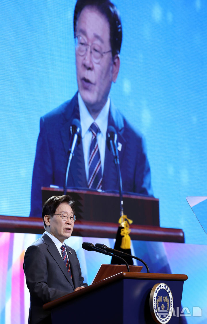 [인천=뉴시스] 조성봉 기자 = 이재명 대통령이 1일 인천 인스파이어 리조트에서 열린 '제22기 민주평통 유라시아 지역회의 평화공존 정책 대화'에서 인사말을 하고 있다. 2026.07.01. suncho21@newsis.com