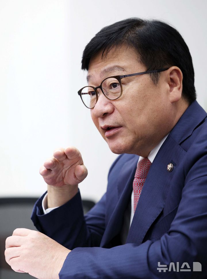[서울=뉴시스] 고범준 기자 = 정점식 국민의힘 원내대표가 1일 서울 여의도 국회 원내대표실에서 뉴시스와 인터뷰를 하고 있다. 2026.07.02. bjko@newsis.com