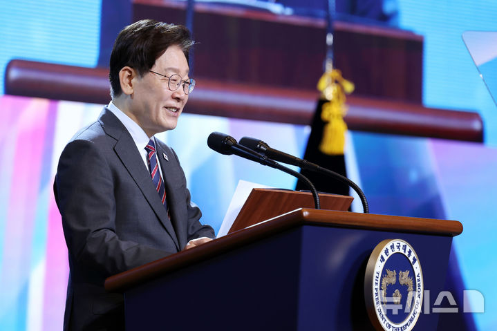 [인천=뉴시스] 조성봉 기자 = 이재명 대통령이 1일 인천 인스파이어 리조트에서 열린 '제22기 민주평통 유라시아 지역회의 평화공존 정책 대화'에서 인사말을 하고 있다. 2026.07.01. suncho21@newsis.com