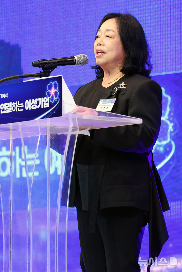 [서울=뉴시스] 조성우 기자 = 박창숙 한국여성경제인협회 회장이 1일 서울 중구 신라호텔에서 열린 제5회 여성기업주간 개막식에서 개회사를 하고 있다. 2026.07.01. xconfind@newsis.com
