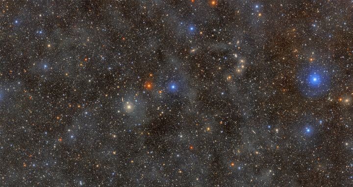 LSST(차세대 시공간 탐사 관측)로 관측한 늑대자리(남반구 별자리) 주위의 영상. 사진에 전체적으로 펼쳐져 있는 희미하게 빛나는 구름은 성간 가스와 먼지로 이뤄진 우리은하 권운이다. (사진=천문연 제공) *재판매 및 DB 금지