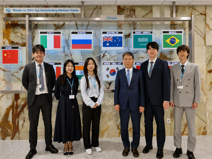 [서울=뉴시스] 한국디지털인증협회는 염흥열 순천향대 교수(오른쪽에서 세 번째)의 신임 협회장 취임과 함께 디지털 신원, 보안, 서비스 분야 국제표준 개발과 글로벌 협력 활동을 강화한다고 2일 밝혔다. 2026.07.02. (사진=한국디지털인증협회 제공) *재판매 및 DB 금지