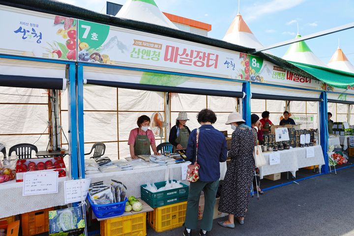 [산청=뉴시스] 산청군 단성면 산엔청 마실장터 (사진=산청군 제공) 2026. 07. 02. photo@newsis.com *재판매 및 DB 금지