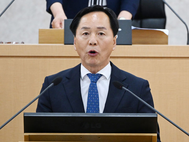 [전남광주=뉴시스] 김광수 전남광주통합특별시 남구의회 조국혁신당 의원이 2일 광주전남 남구의회 제1회 임시회 제321차 본회의에서 의사발언을 하고 있다. 2026.07.02. lhh@newis.com *재판매 및 DB 금지