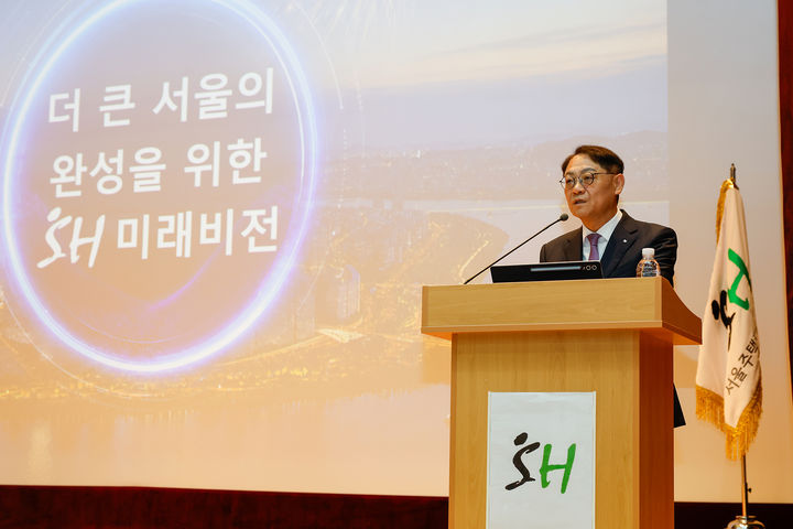 [서울=뉴시스]황상하 SH 사장이 SH 미래 비전을 발표하고 있다. (사진=서울주택도시개발공사 제공) 2026.07.02. photo@newsis.com *재판매 및 DB 금지