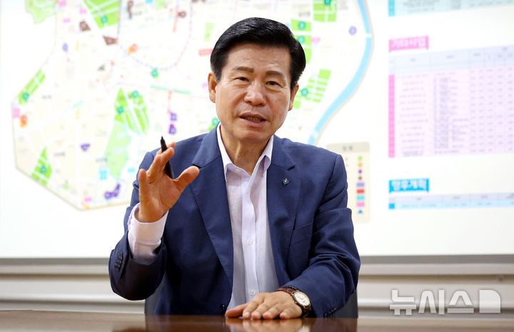 [대구=뉴시스] 이무열 기자 = 류규하 중구청장이 2일 대구 중구 중구청에서 뉴시스와 인터뷰하고 있다. 2026.07.02. lmy@newsis.com