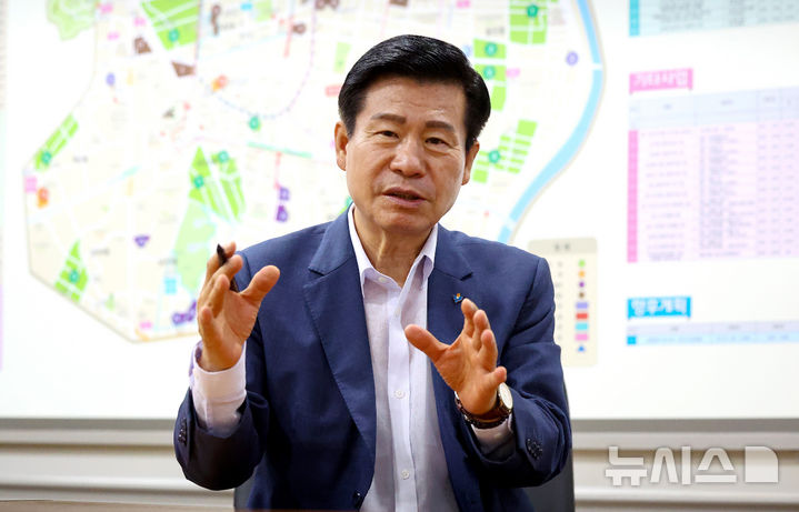 [대구=뉴시스] 이무열 기자 = 류규하 중구청장이 2일 대구 중구 중구청에서 뉴시스와 인터뷰하고 있다. 2026.07.02. lmy@newsis.com