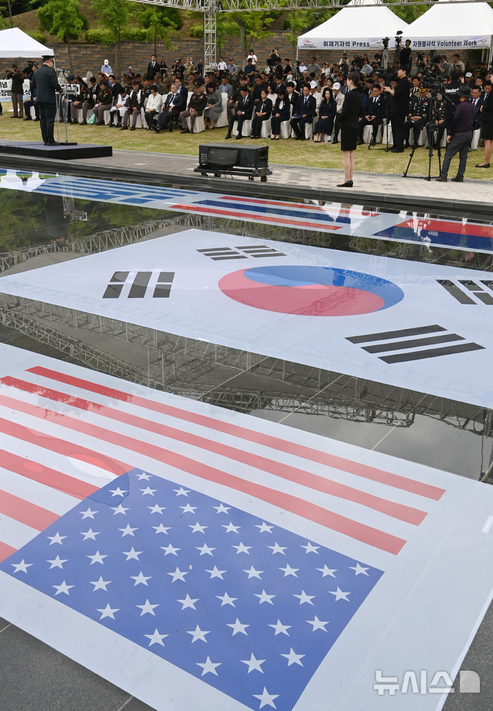 [오산=뉴시스] 김종택 기자 = 2일 경기 오산시 죽미령 평화공원에서 제76주년 유엔군 초전기념 및 미 스미스부대 전몰장병 추도식이 거행되고 있다.(DB사진) 2026.07.02. jtk@newsis.com