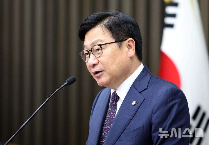 [서울=뉴시스] 고범준 기자 = 정점식 국민의힘 원내대표가 2일 서울 여의도 국회에서 열린 의원총회에서 발언하고 있다. 2026.07.02. bjko@newsis.com
